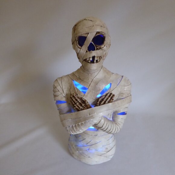 NEW 14.5” HOLIDAY BARN GOTHIC HALLOWEEN MUMMY BUST LED LIGHT UP RESIN SCULPTURE - Picture 10 of 15